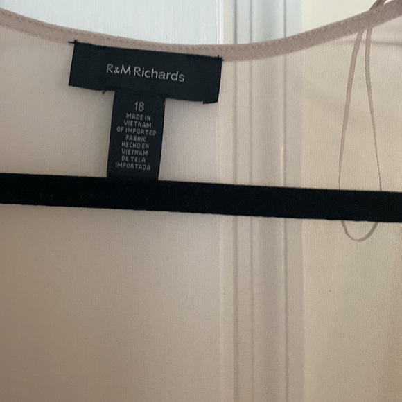 Formal Cover with embroidered sleeves - Picture 3 of 3